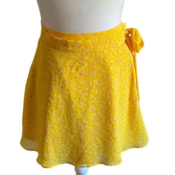 Forever 21 Floral. Flowy Mini Wrap Skirt-Yellow-Size Small-GUC - Picture 3 of 8